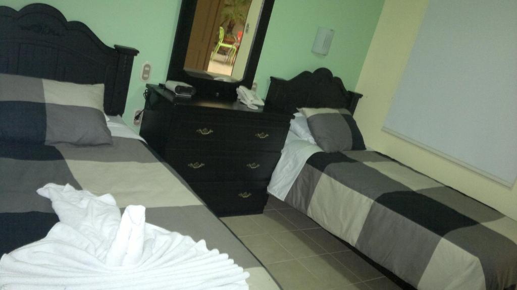 Hotel Eskalima Alajuela Стая снимка