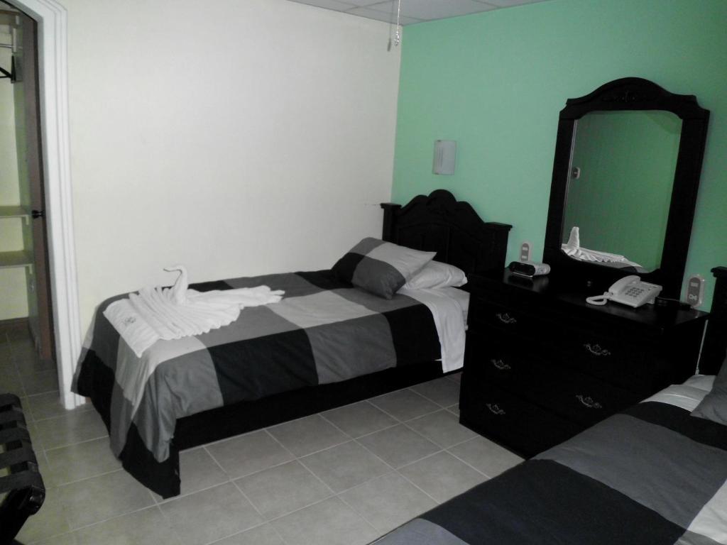 Hotel Eskalima Alajuela Стая снимка