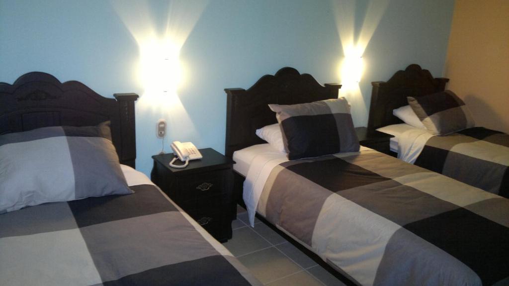 Hotel Eskalima Alajuela Стая снимка