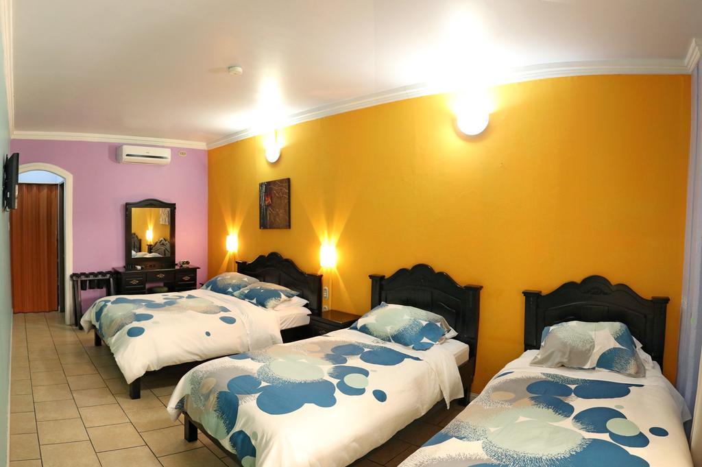 Hotel Eskalima Alajuela Екстериор снимка