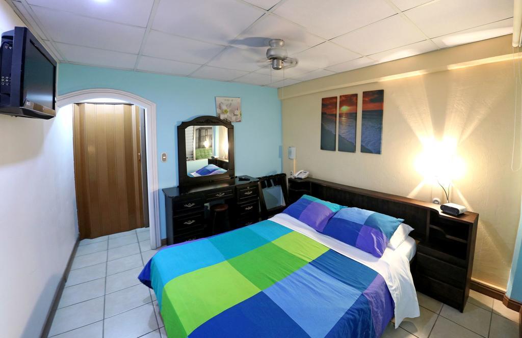 Hotel Eskalima Alajuela Екстериор снимка