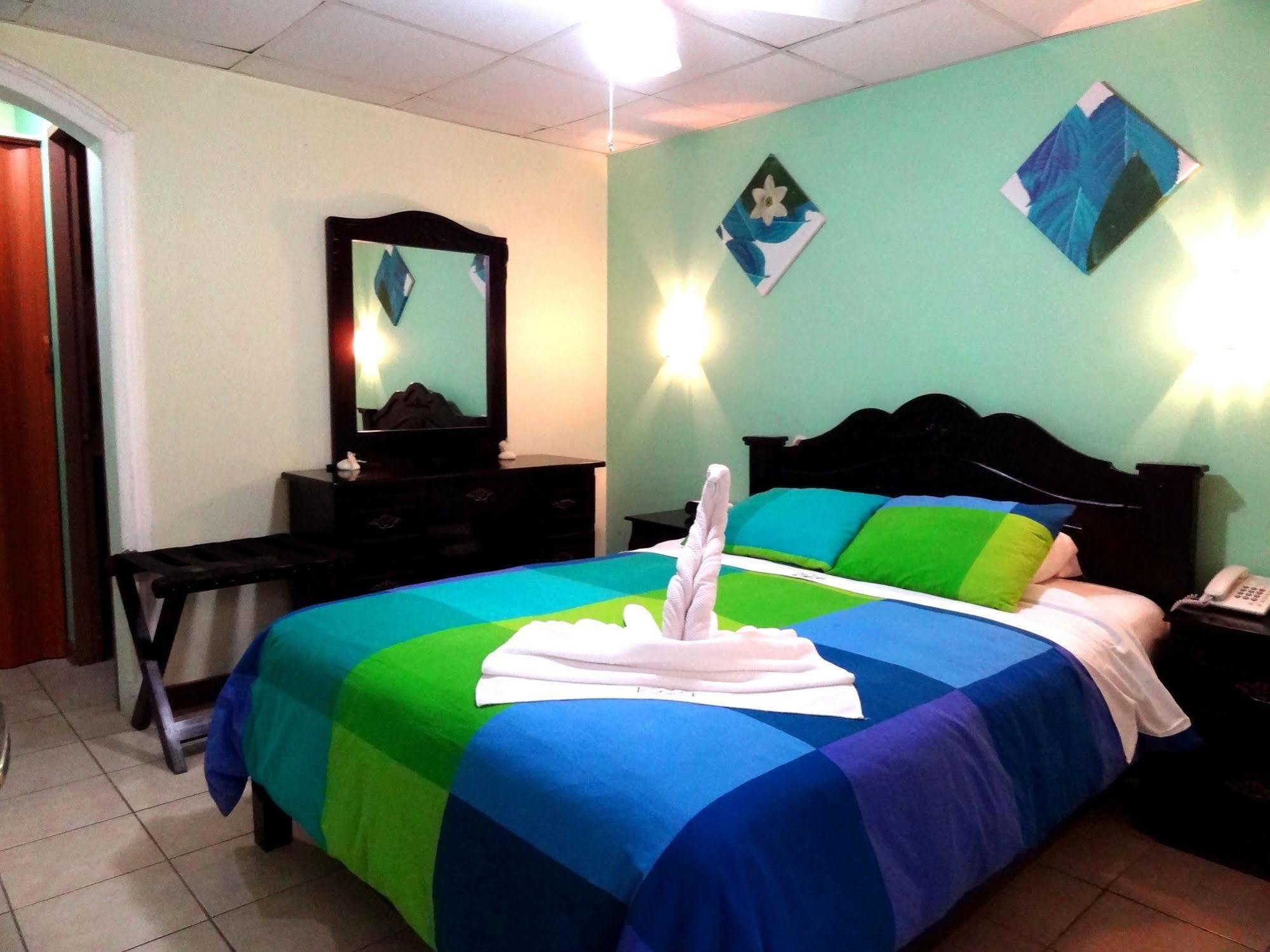 Hotel Eskalima Alajuela Екстериор снимка