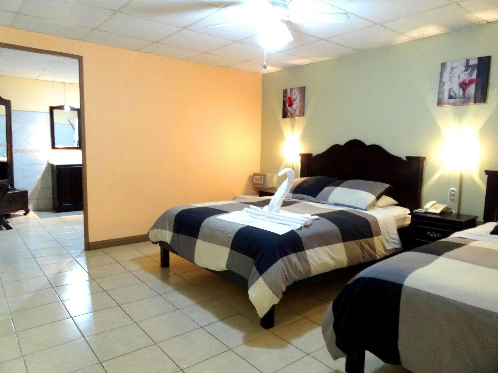 Hotel Eskalima Alajuela Екстериор снимка