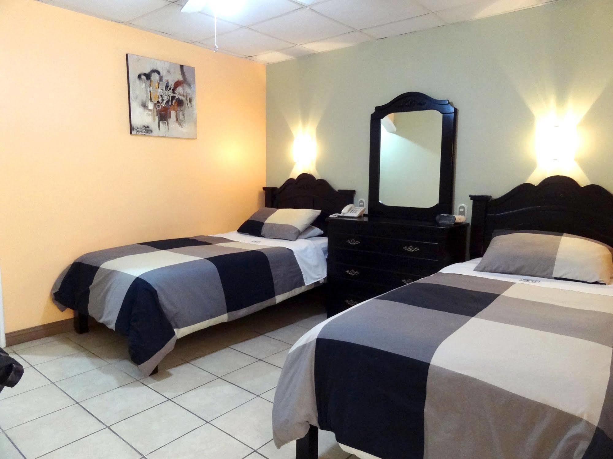 Hotel Eskalima Alajuela Екстериор снимка
