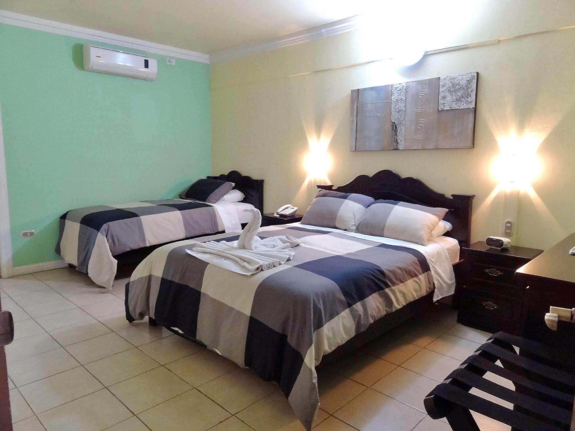 Hotel Eskalima Alajuela Екстериор снимка
